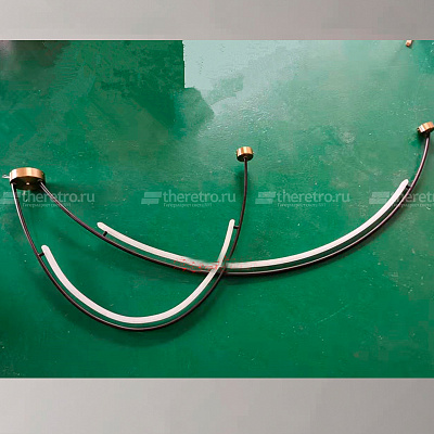 Серия подвесных светильников в виде вытянутых дугообразных светодиодных панелей на черных тросах LIANNA фото 11